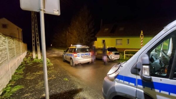 Policjanci z Prudnika zatrzymali 45-latka ,który jechał autem. Mężczyzna miał ponad 2 promile.
