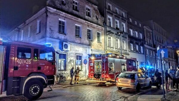Pożar mieszkania w Brzegu. Dwoje dzieci trafiło do szpitala.(Zdjęcia)