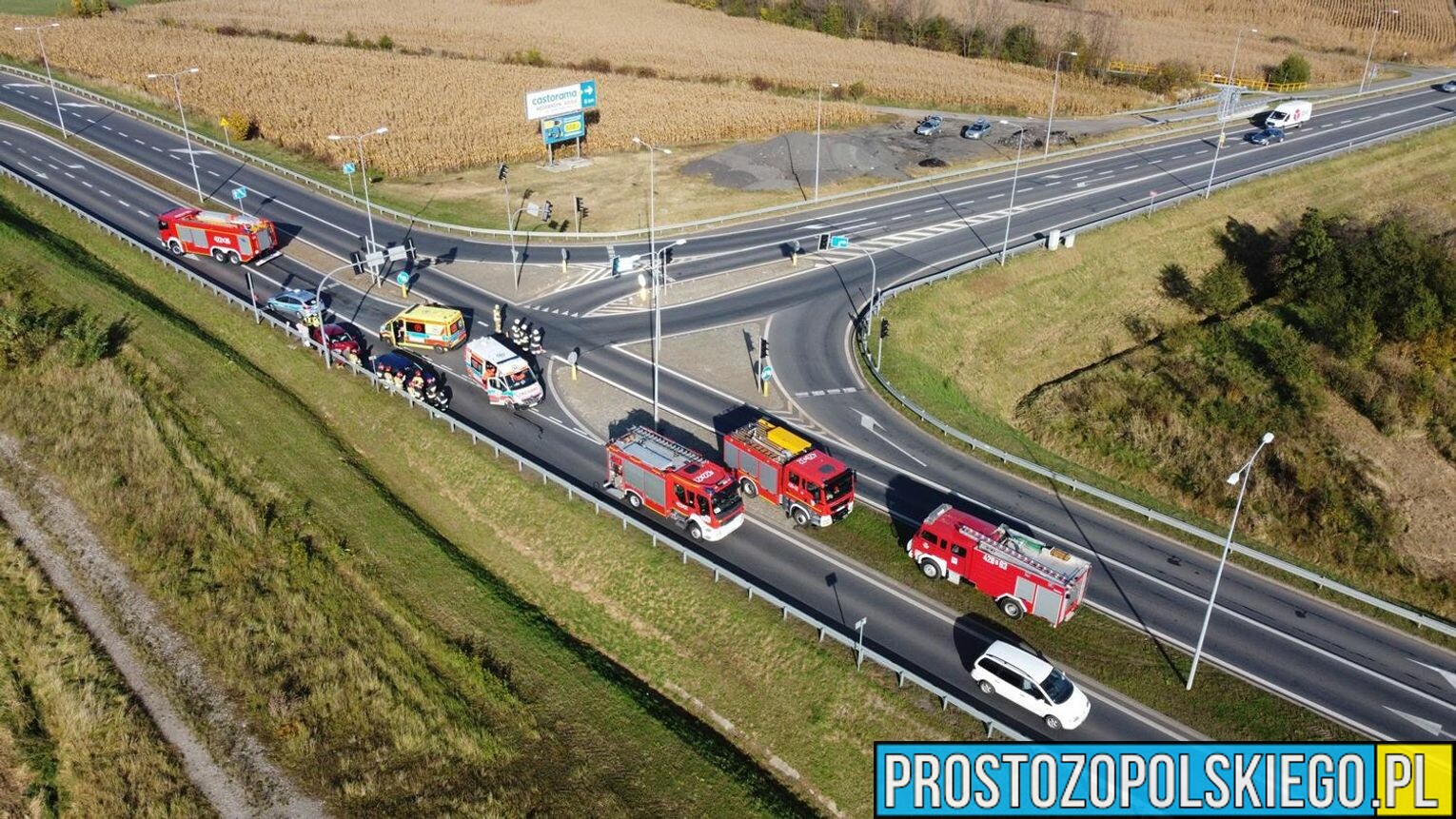 Wypadek na DK45 na wysokości Reńskiej Wsi. Trzy osoby trafiły do szpitala.