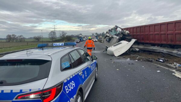 Poważny wypadek na Autostradzie A4.Duże utrudnienia dla kierowców. Na miejscu lądował LPR Ratownik13.(Zdjęcia)