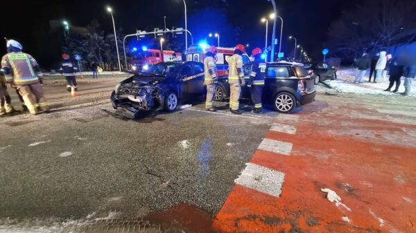 Zderzenie trzech samochodów na skrzyżowaniu w Opolu.Jedna osoba została poszkodowana.