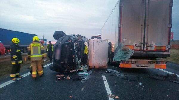 Wypadek na autostradzie A4.Doszło tam do zderzenia busa z ciężarówką.