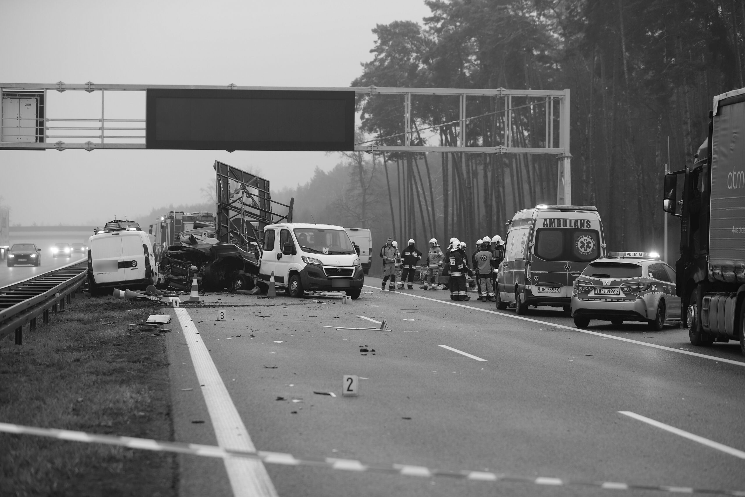Opolski odcinek autostrady A4. Dwie osoby zginęły w wypadku na 233 km kierunek Katowice.(Wideo)