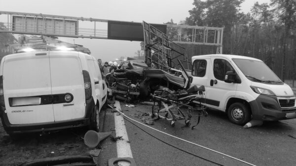 Wypadek śmiertelny na A4.Bus z pasażerami wjechał w auto obsługi autostrady.(Zdjęcia)
