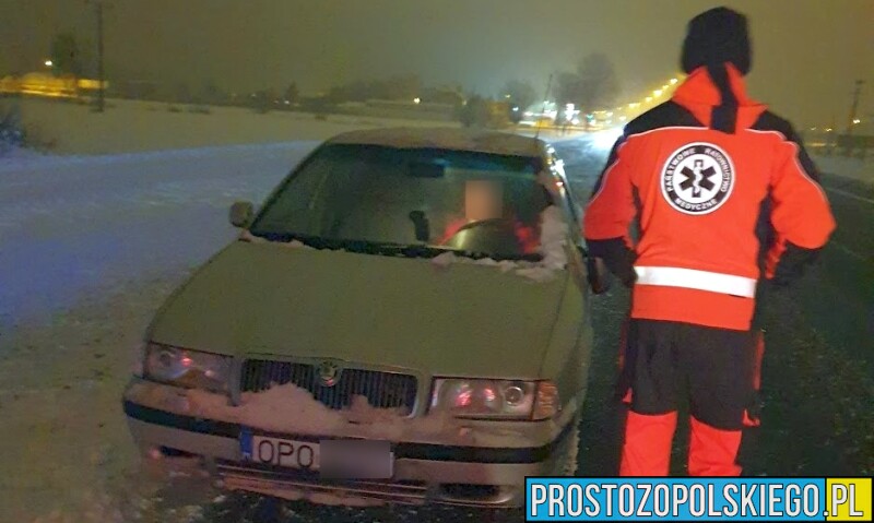Obywatelskie ujęcie pijanego kierowcy przez ratowników medycznych karetki pogotowia.
