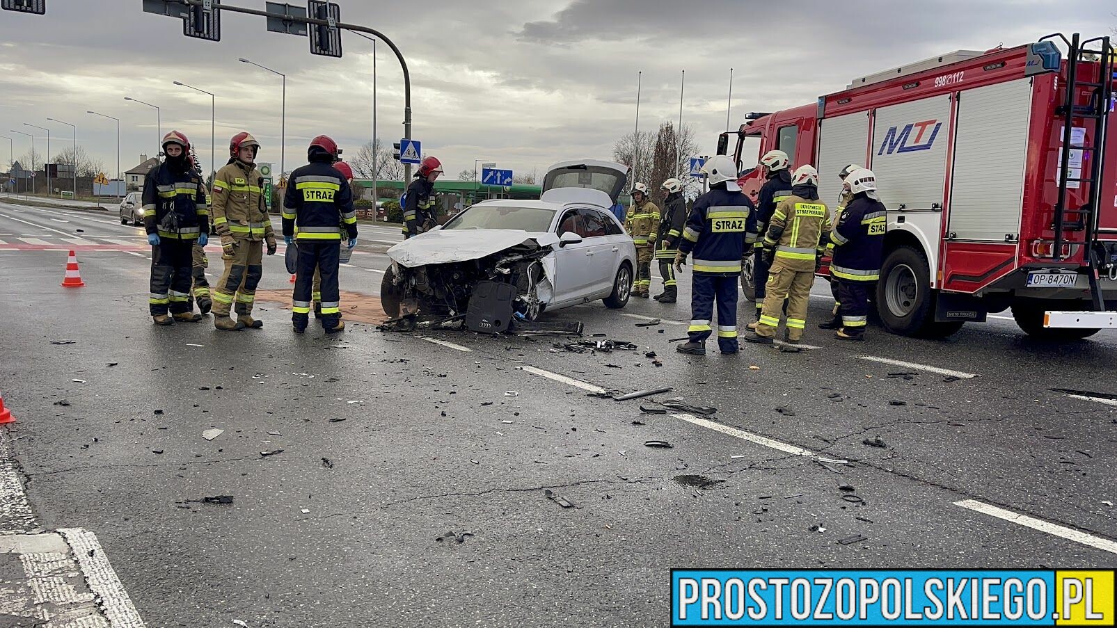 Wypadek na obwodnicy Opola koło BP. Jedna osoba zabrana do szpitala.(wideo)