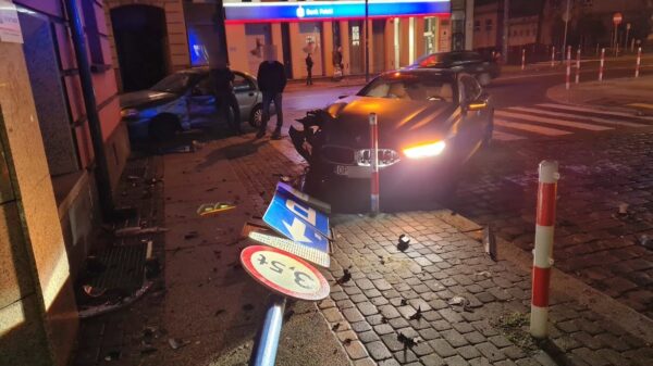 Zderzenie BMW i Lanosa w centrum Opola.(Zdjecia&Wideo)