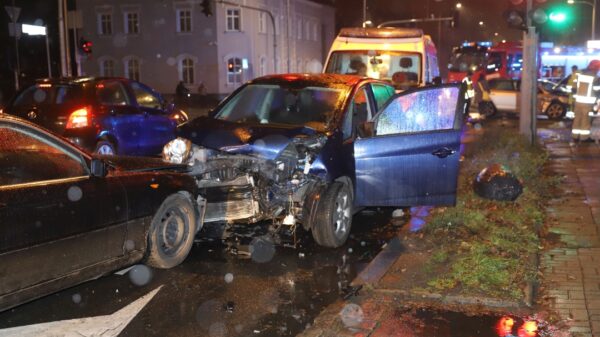 Zderzenie 4 samochodów na skrzyżowaniu w Opolu. Trzy osoby zabrane do szpitala w tym dziecko.