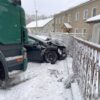 Osobówka zderzyła się z ciężarówką na Alei Przyjaźni w Opolu.