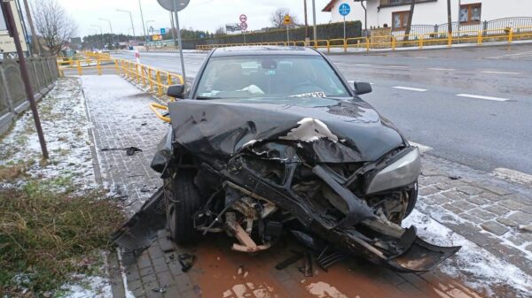 Zderzenie BMW i Toyoty w miejscowości Schodnia, koło Ozimka. Jedna osoba zabrana do szpitala.