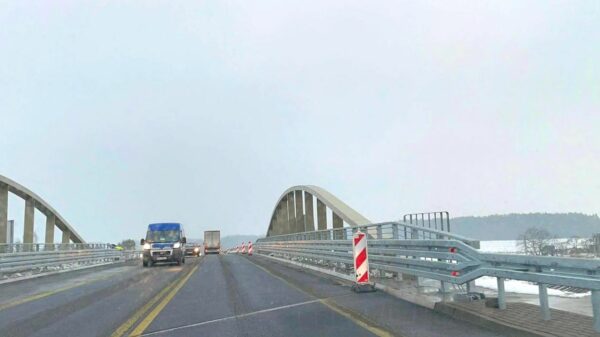 Od dziś otwarty został wiadukt dla kierowców w Dąbrowie.