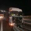 Samochód ciężarowy wjechał w bariery na autostradzie A4.(Zdjęcia)