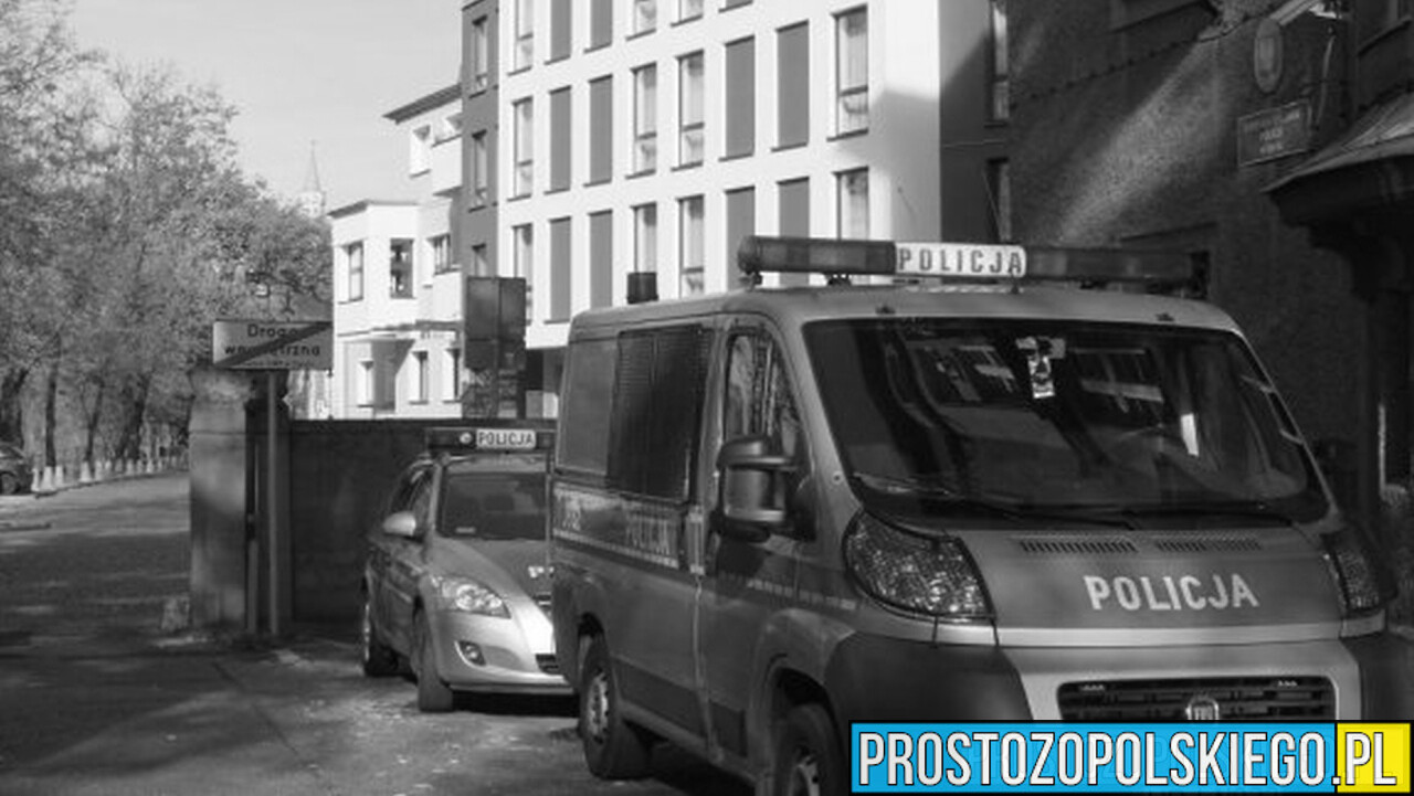 Policjanci ujawnili zwłoki młodego mężczyzny w mieszkaniu w Kędzierzynie-Koźlu.