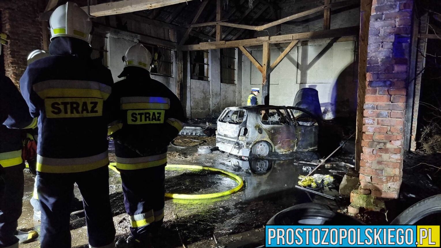 Sprawca potrącenia 3 osób z Koźla podpalił swoje auto w Cisku, zacierając ślady zdarzenia . Policjanci ustalają wszystkie okoliczności.