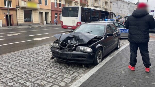 Zderzenie dwóch BMW koło "SOLARISA" w Opolu.