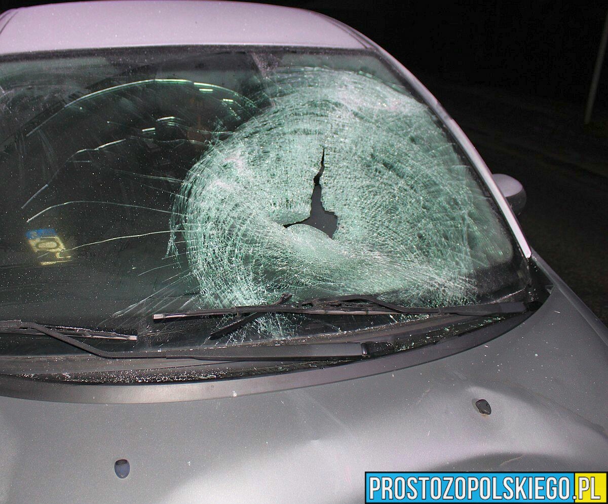 42-latek kierujący citroenem potrącił kobietę na przejściu dla pieszych w Strzelcach Opolskich.