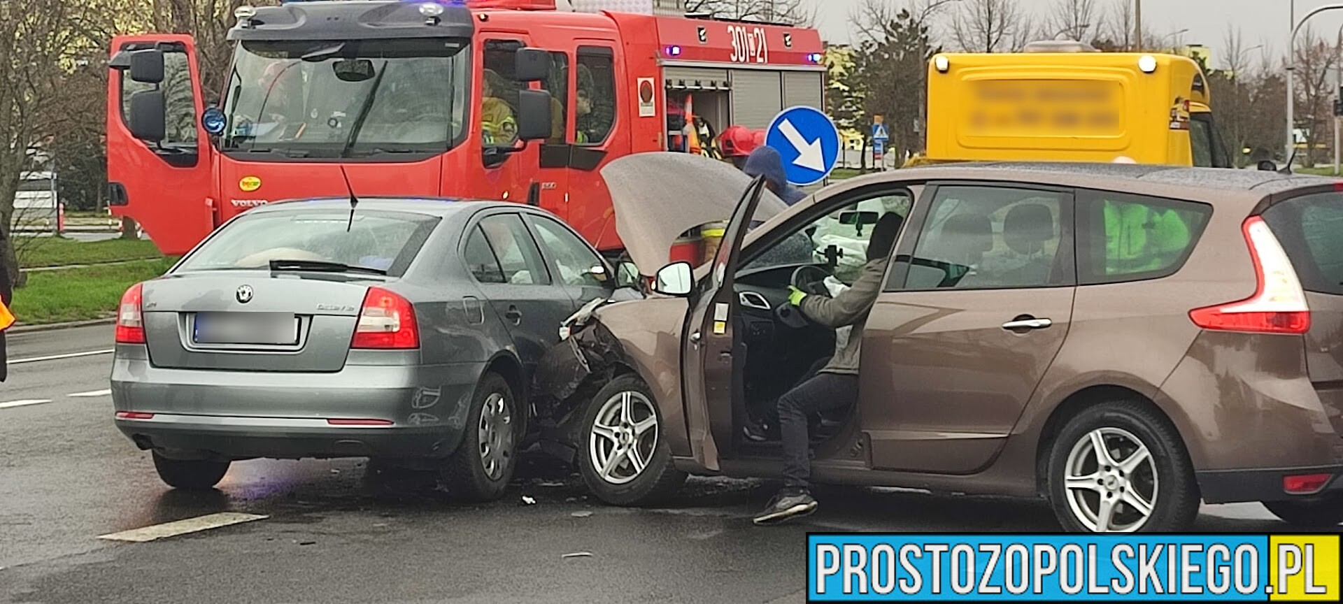 Zderzenie dwóch samochodów na Alei Witosa w Opolu.(Zdjęcia)