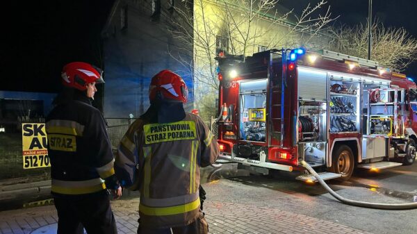 Pożar domu przy ulicy Starej na osiedlu Pogorzelec. Mężczyzna z poparzeniami trafił do szpitala.