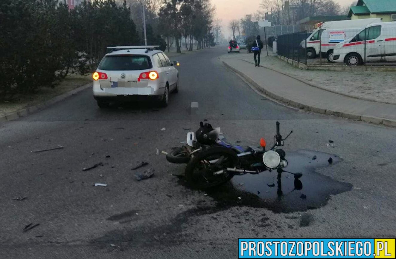 Wypadek Skarbimierz-Osiedle. Zderzenie osobówki ze skuterem.69-latek trafił do szpitala.(Zdjęcia)