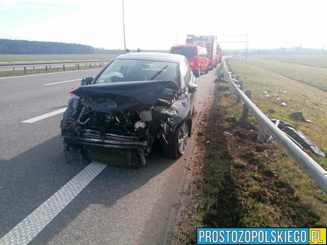 Wypadek na autostradzie A4. Samochód uderzył w bariery.(Zdjęcia)