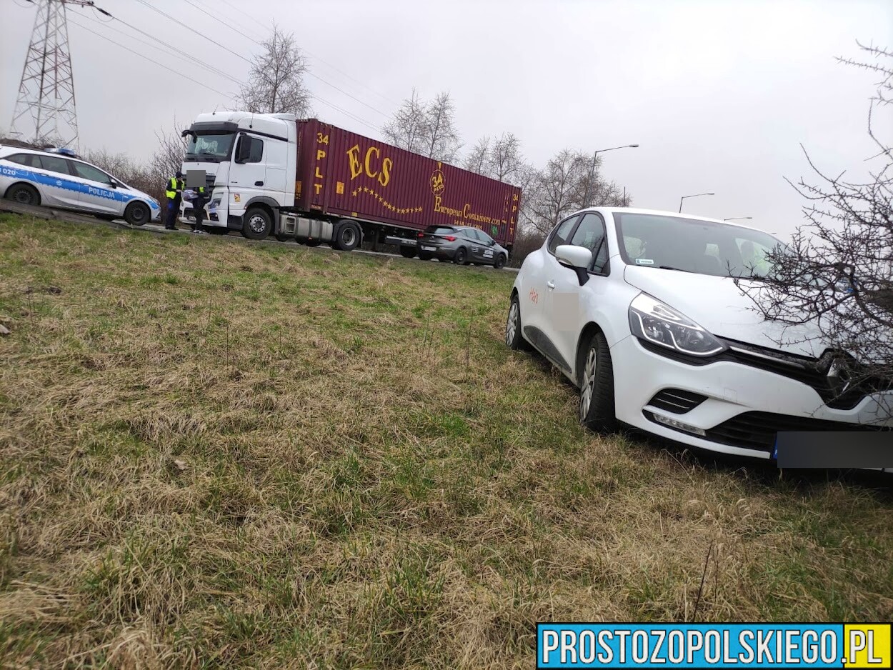 Zderzenie ciężarówki z osobówką na obwodnicy Opola.