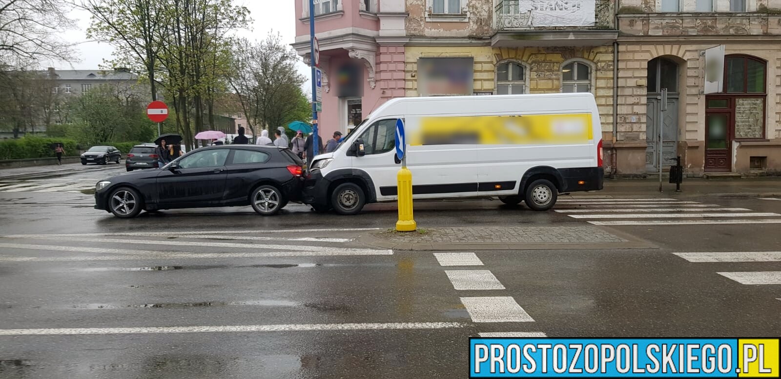Bus zderzył się z bmw w centrum Opola.(Zdjecia&Wideo)