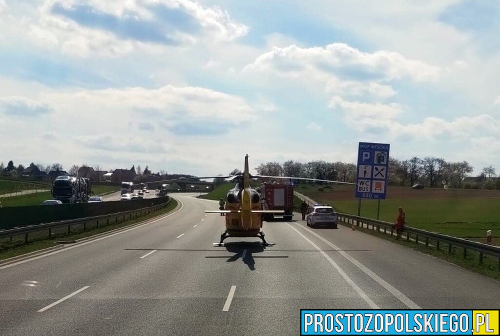 Na autostradzie A4 kierujący samochodem wjechał w bariery. Na miejscu lądował LPR.(Wideo)