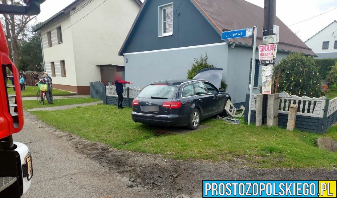 Audi wjechał w budynek mieszkalny w miejscowości Zielina. Nieprzytomny kierowca zabrany LPR-m do szpitala.