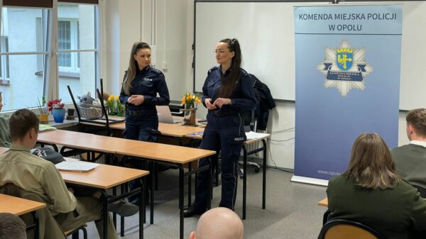 Komendant policji odwiedził maturzystów Technikum Leśnego w Tułowicach.(Zdjęcia)