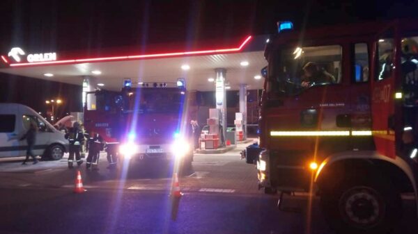 Pożar busa na autostradzie A4 na stacji benzynowej.
