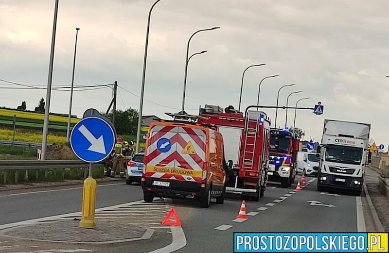 Wypadek na skrzyżowaniu DK46 Pakosławice, a Prusinowice. Trzy osoby zabrane do szpitala w tym dzieci.