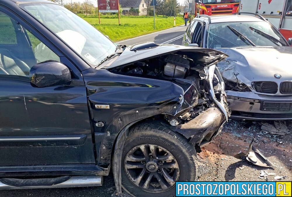 20-latek kierujący bmw doprowadził do wypadku w Łące Prudnickiej. Jedna osoba została zabrana do szpitala.(Zdjęcia)