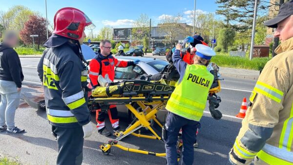 Zderzenie 3 samochodów w centrum Opola. Jedna osoba została poszkodowana i zabrana do szpitala.