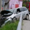 Kierująca autem straciła panowanie nad pojazdem i wjechała w betonowy słup w Pawłowiczkach.
