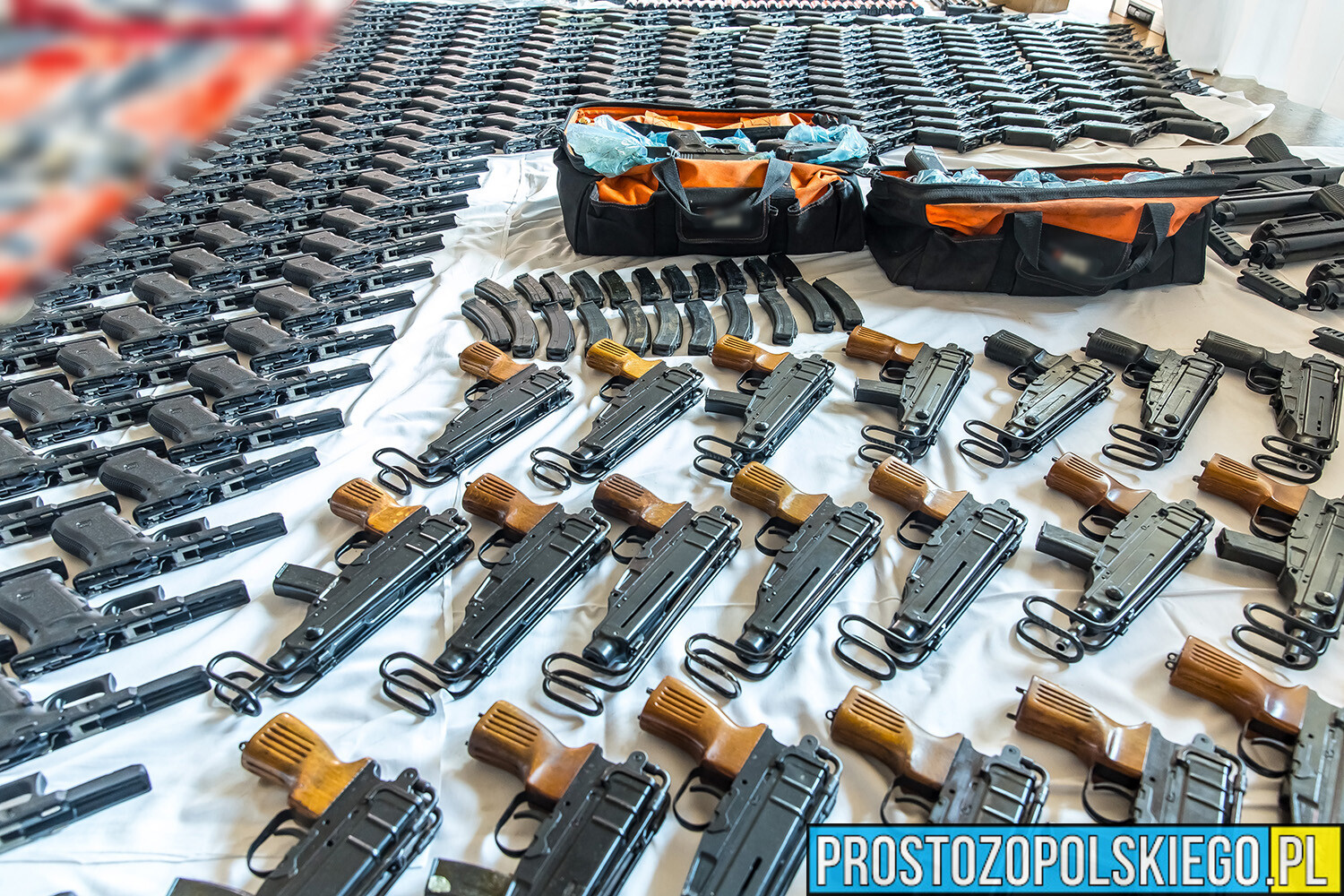 Ogromne ilości broni i amunicji przejęte w Austrii m.in. dzięki informacjom CBŚP.(Wideo)