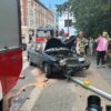 Opole: zderzenie autobusu ze skodą ,która wjechała w sygnalizator świetlny.