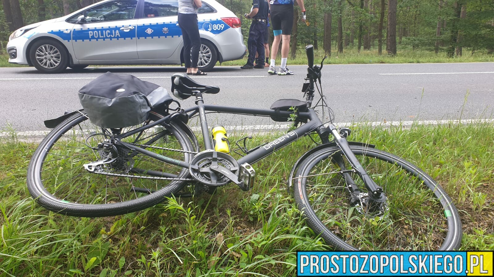 Bus potrącił rowerzystę w Zawadzkiem. Mężczyzna trafił do szpitala.