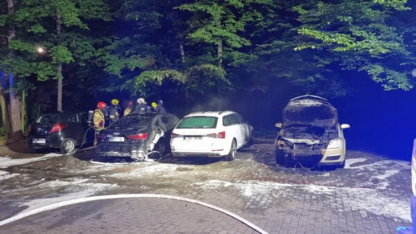 Celowe podpalenie trzech samochodów na parkingu w Kędzierzynie Koźlu !!!