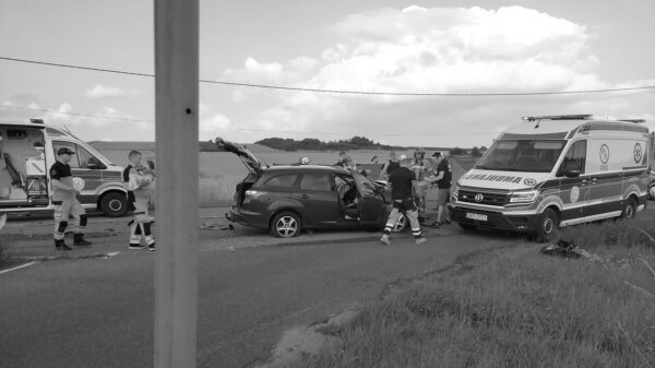 Malnia: zderzenie dwóch samochodów. Jedna osoba nie żyje. Kierujący z mercedesa oddalił się z miejsca na piechotę.