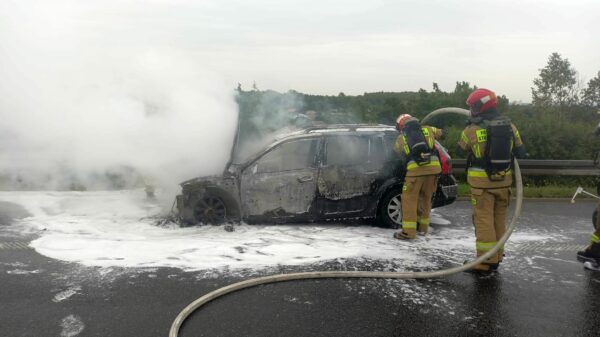 Pożar samochodu na autostradzie A4 na 249 km kierunek Wrocław.(Wideo)