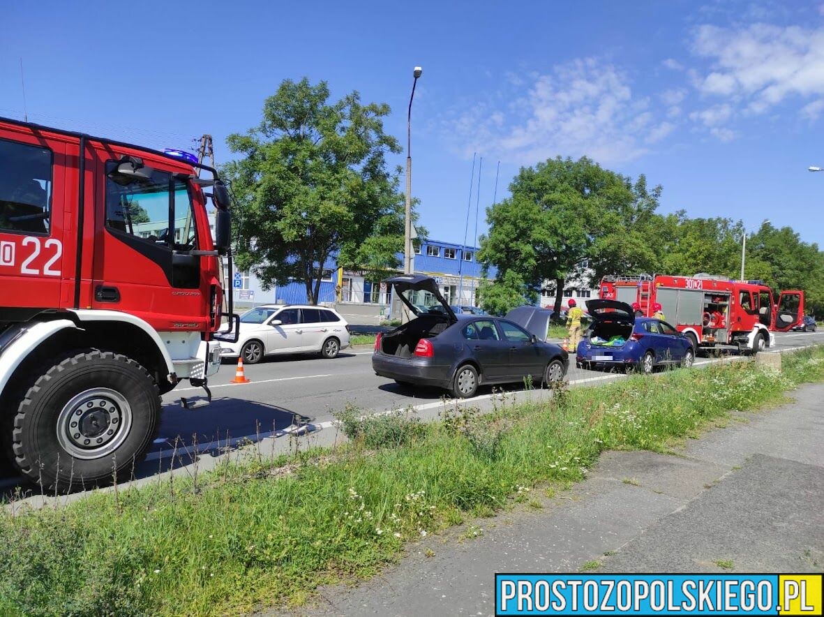 Zderzenie trzech samochodów na ul.Głogowskiej w Opolu.(Zdjęcia)