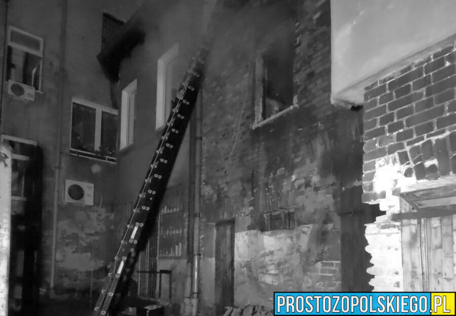 Pożar mieszkania w Kluczborku. Nie żyje policjant.