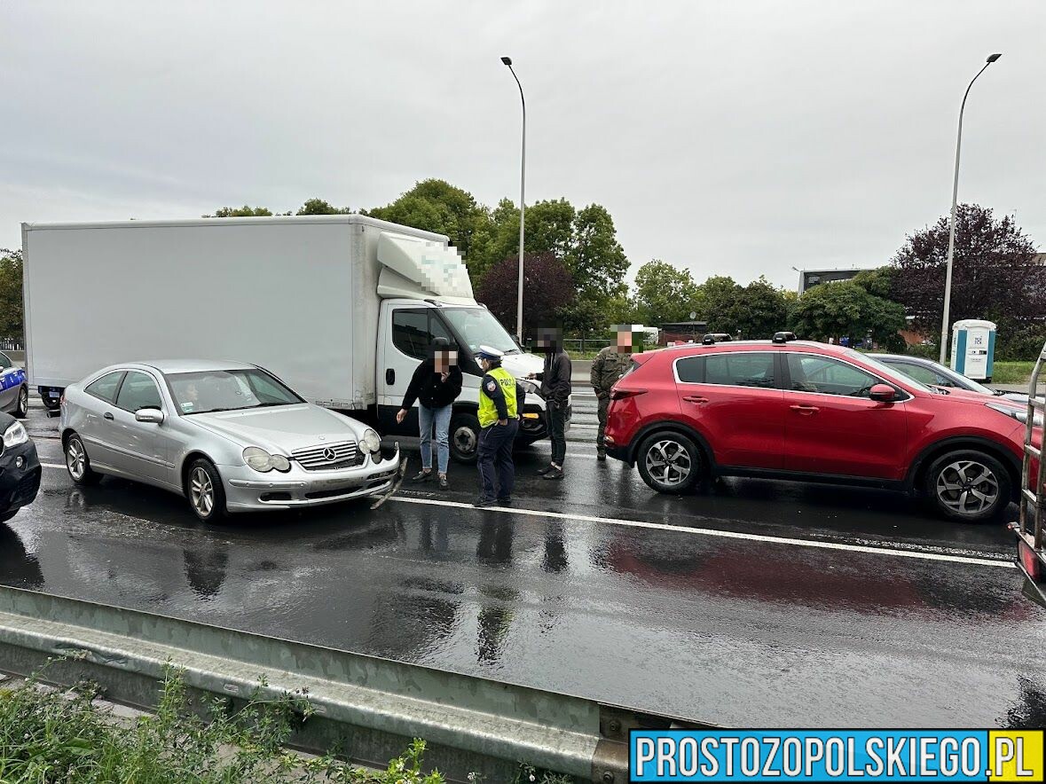 Zderzenie trzech aut na ul. Nyscy Łużyckiej w Opolu.(Zdjęcia)