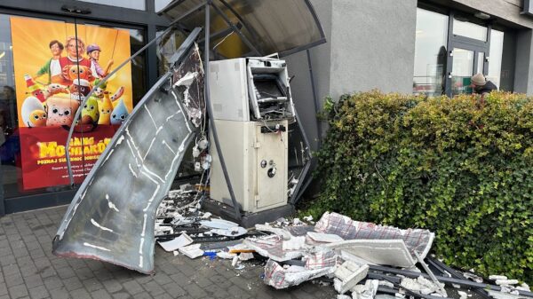 Nieznani sprawcy wysadzili bankomat w Zawadzie koło Opola.(Zdjęcia&Wideo) wysadzony bankomat, wybuch bankomatu pod biedronką, wybuch bankomatu w Zawadzie,