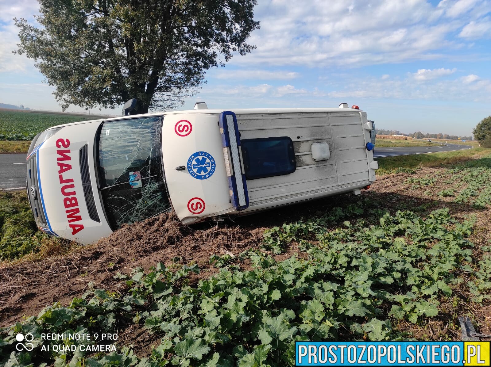Wypadek karetki pogotowia na DK45 między miejscowościami Żużela i Stradunia.(Zdjęcia)