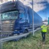 Kierujący samochodem ciężarowym wjechał w bariery na obwodnicy Opola. Mężczyzna zabrany do szpitala.