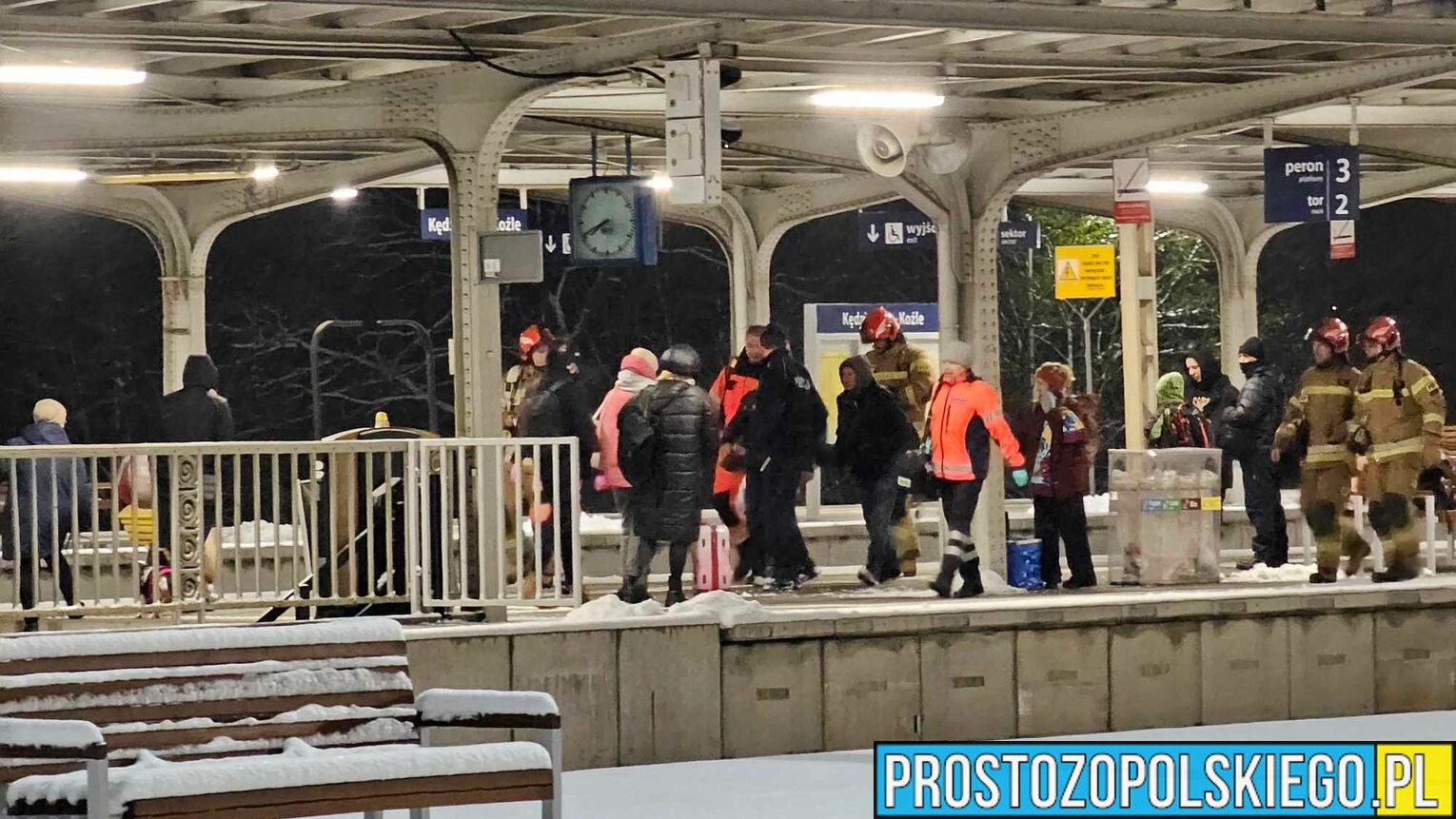 O mały włos od tragedii. 33-latek rzucił się pod pociąg w Kędzierzynie-Koźlu.