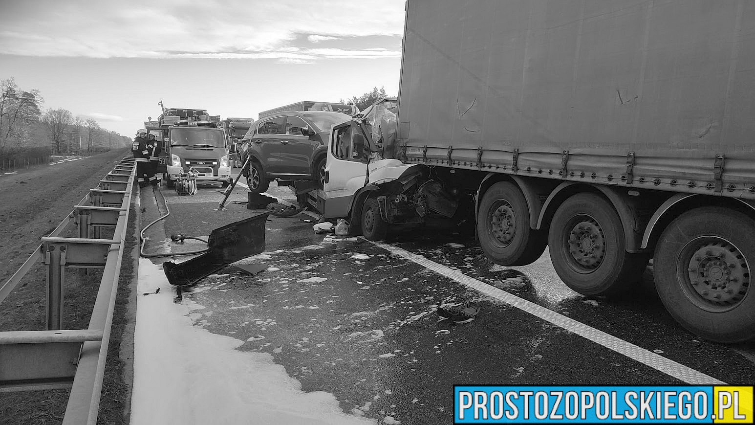 Wypadek śmiertelny na autostradzie A4.Autolaweta wjechał w naczepę ciężarówki.(Zdjęcia)