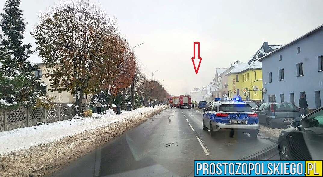 Pożar samochodu w miejscowości Zawadzkie w powiecie strzeleckim.
