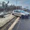Wypadek na obwodnicy Niemodlina. Kierujący autem wjechał w bariery.